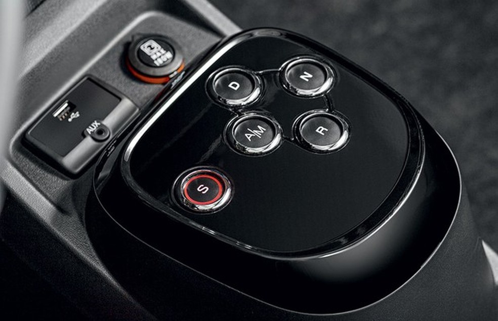 Câmbio Fiat Uno 2015 (Foto: Fabio Aro) — Foto: Auto Esporte