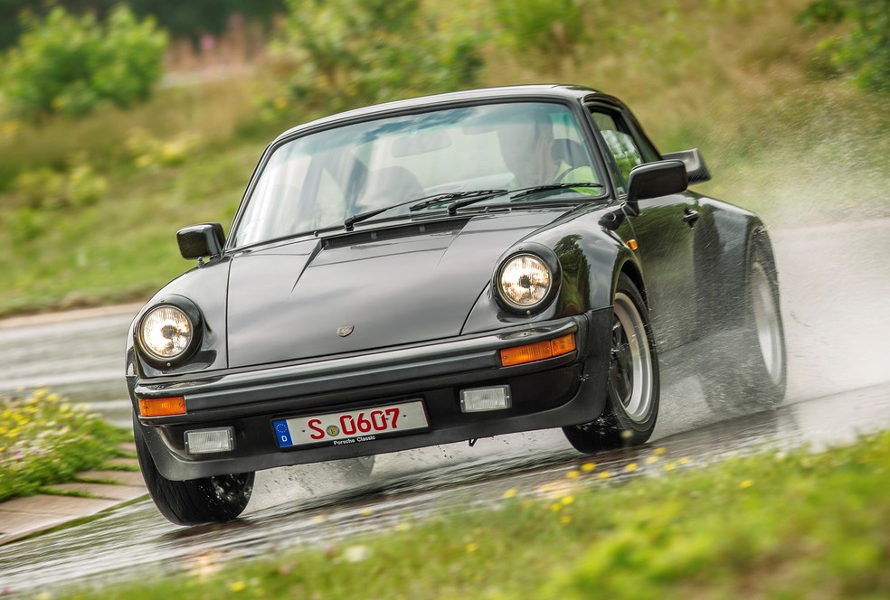 Porsche 911 930 foi o primeiro carro de passeio com motor turbo da fabricante — Foto: Divulgação
