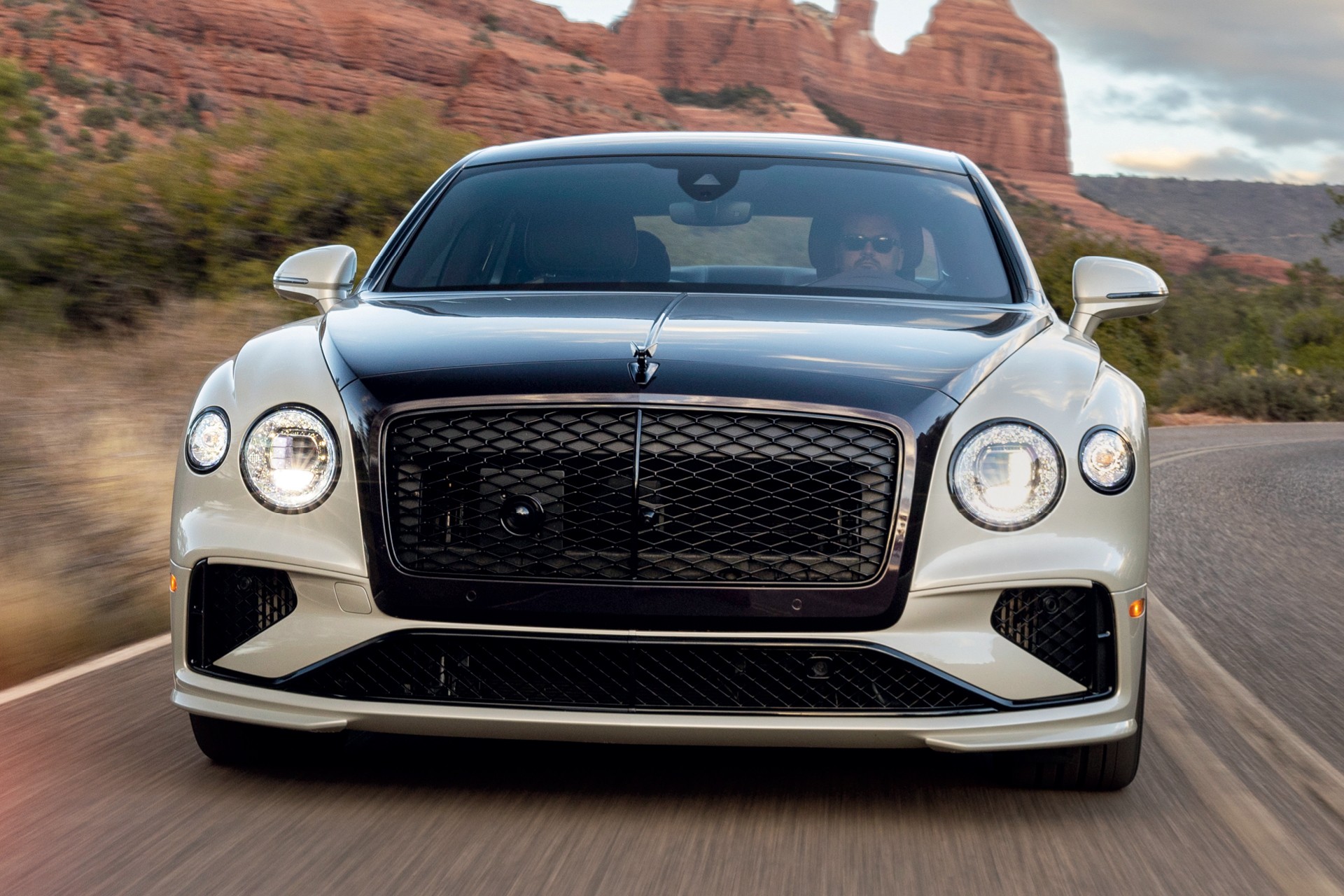 Teste: Bentley Flying Spur híbrido tem 780 cv e faz até 50 km/l
