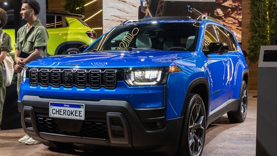 Jeep Cherokee híbrido com tecnologia do Corolla está em estudo para o Brasil
