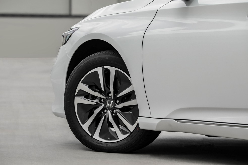 Honda Accord Híbrido tem rodas de liga-leve de 17 polegadas com novo desenho — Foto: Divulgação