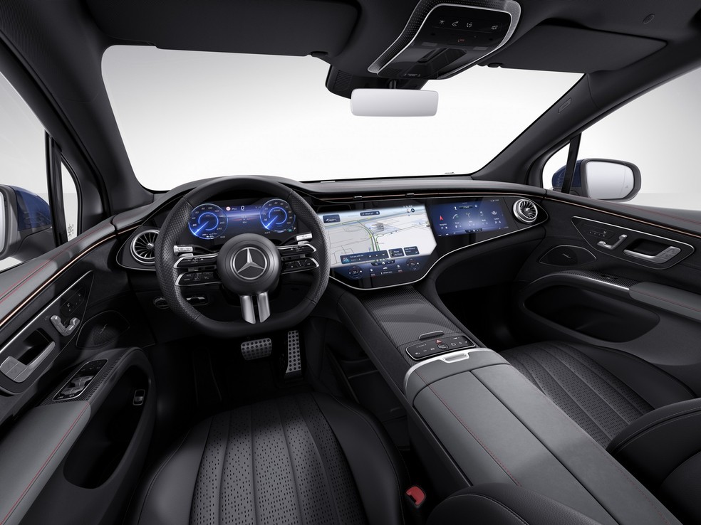 Interior do Mercedes-Benz EQS SUV tem duas telas gigantes — Foto: Divulgação