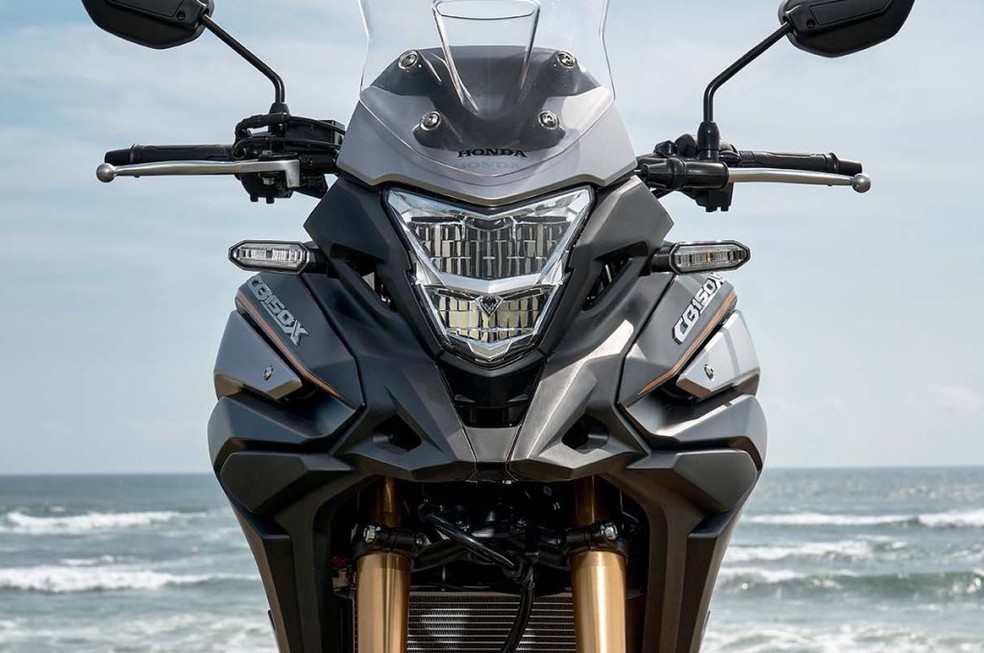 Detalhes da dianteira da Honda CB150X — Foto: Divulgação