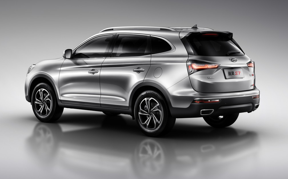 Jac T80 tem 7 lugares e motor de 210 cavalos de potência; na imagem, o modelo chinês, batizado de S7 — Foto: Divulgação/Jac Motors