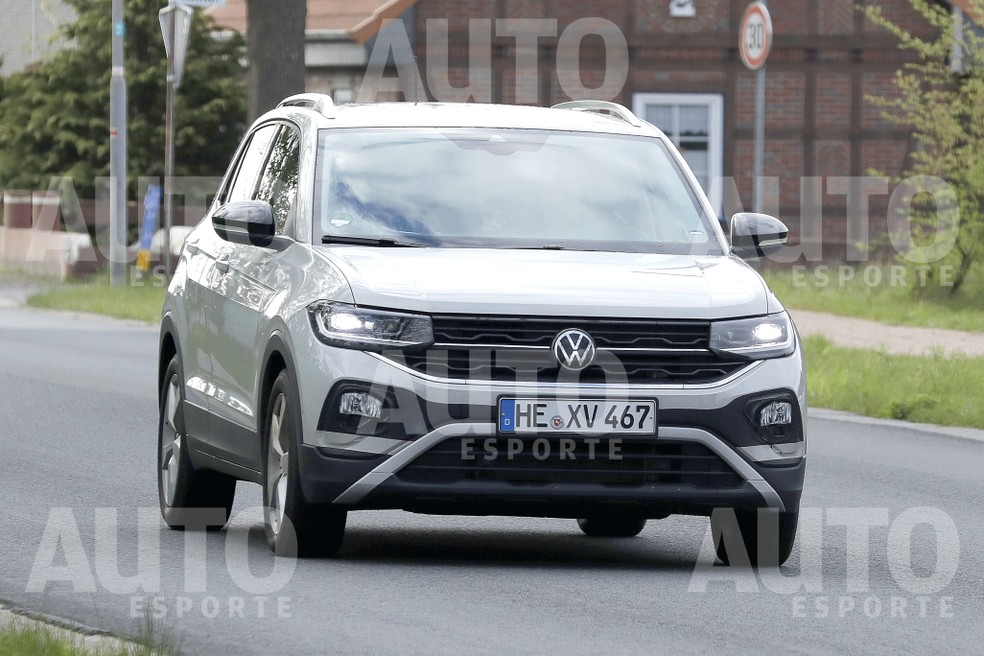 VW T-Cross terá apenas mudanças discretas na grade, para-choque e luzes de neblina — Foto: Automedia