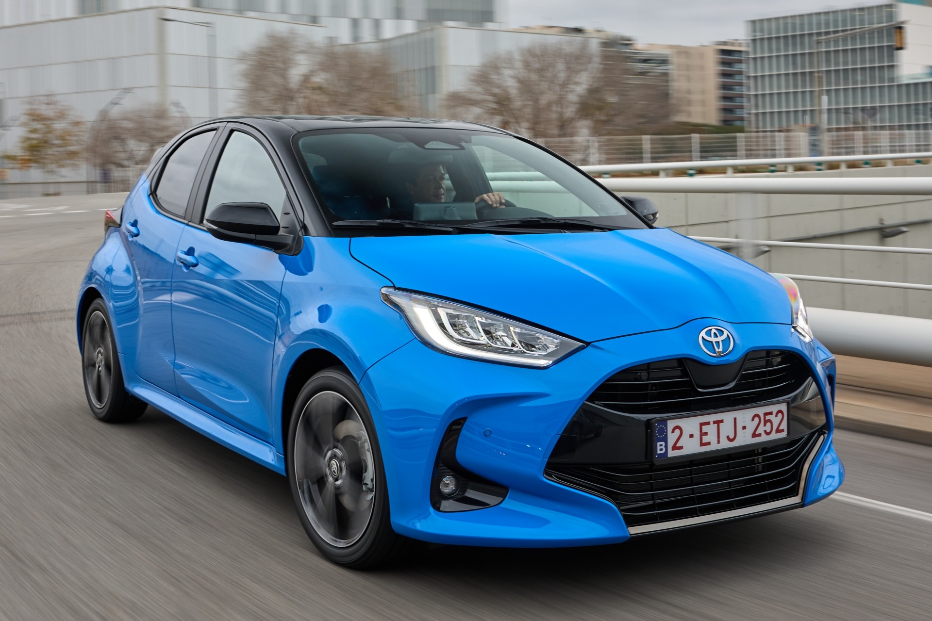 Toyota e BMW testam carros com gasolina feita de óleo de cozinha usado