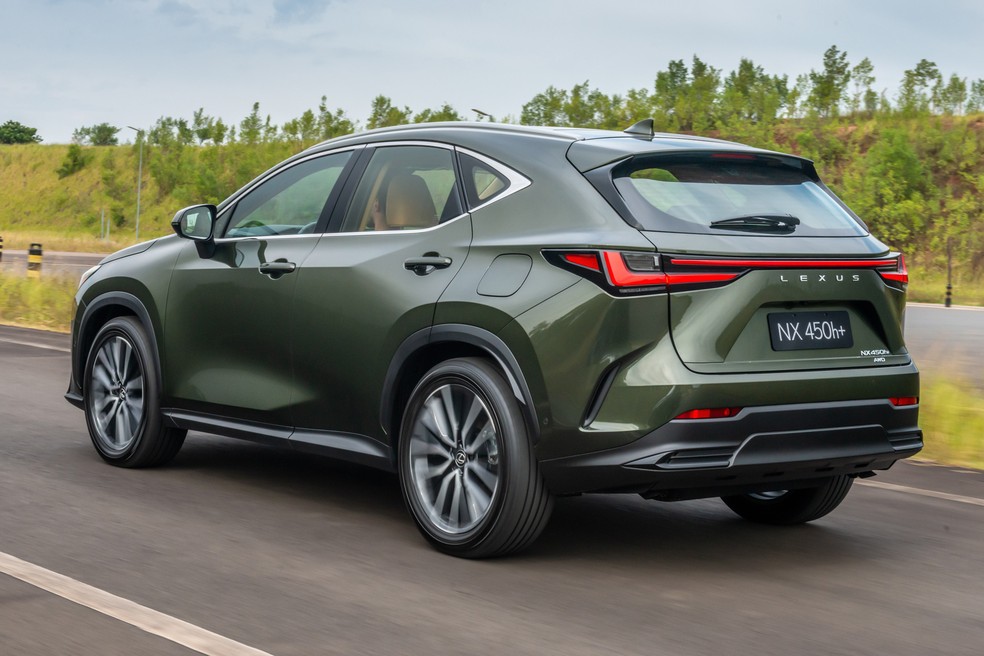 Na pista, Lexus NX 450h+ foi de 0 a 100 km/h em 6,4 s — Foto: Divulgação