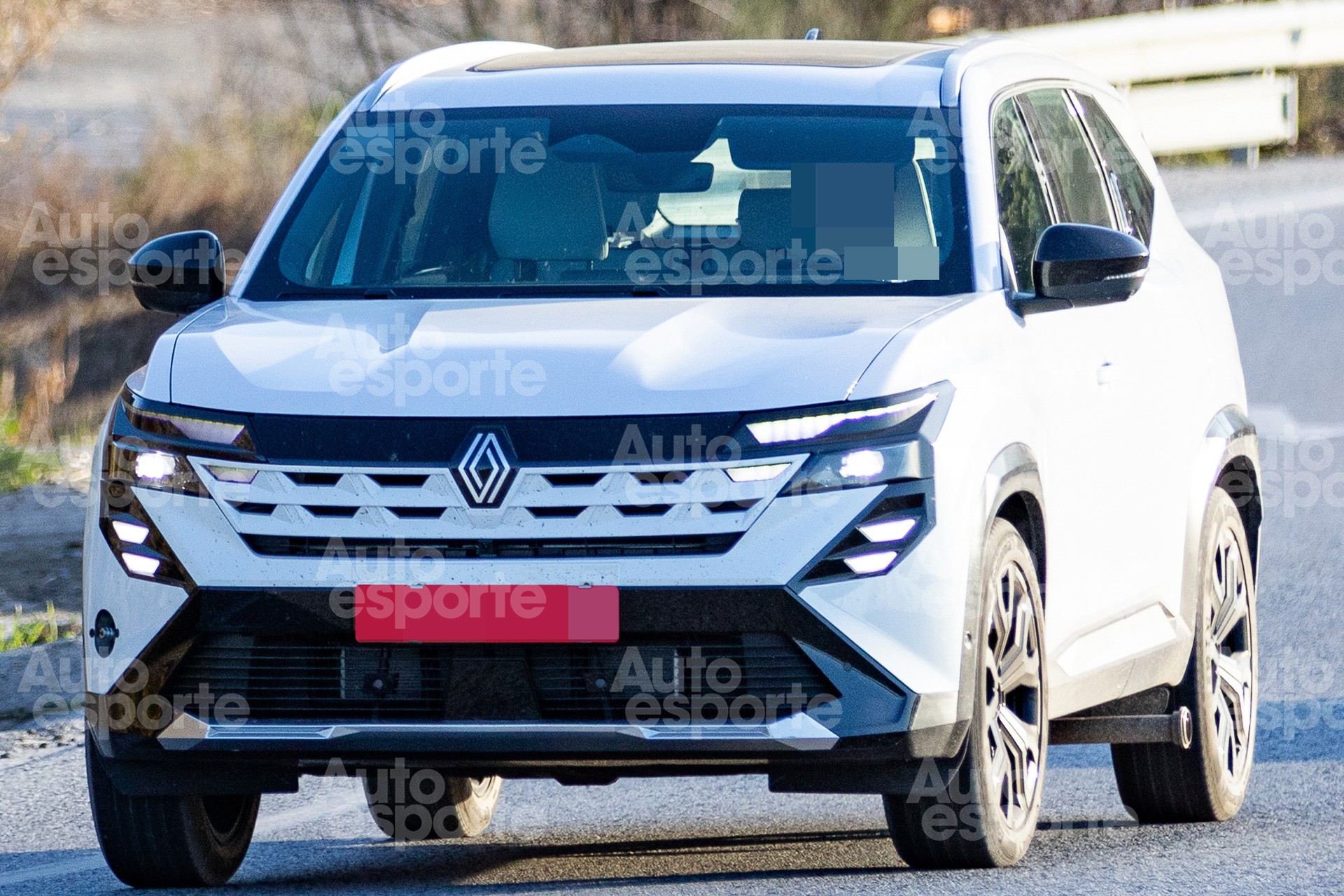 Flagra: Renault Boreal terá motor híbrido inovador com 180 cv e tração 4×4