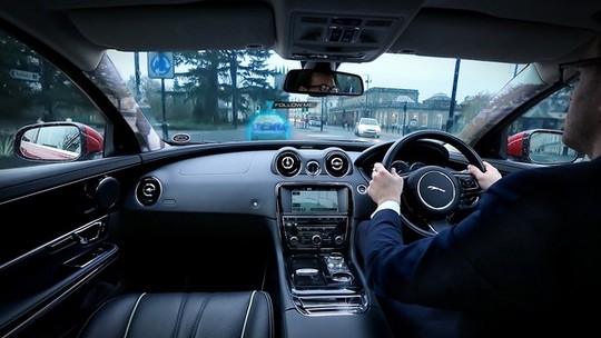Jaguar Land Rover apresenta tecnologia que deixa pilares do carro transparentes 