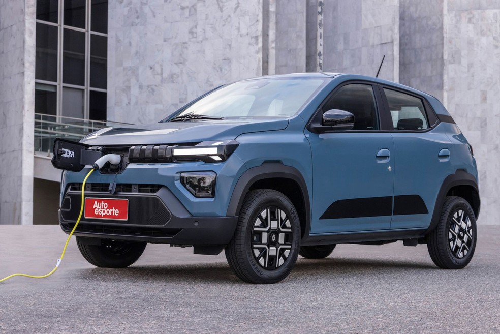 Renault Kwid E-Tech pode ser carregado em corrente alternada (AC) ou direta (DC)  — Foto: Divulgação