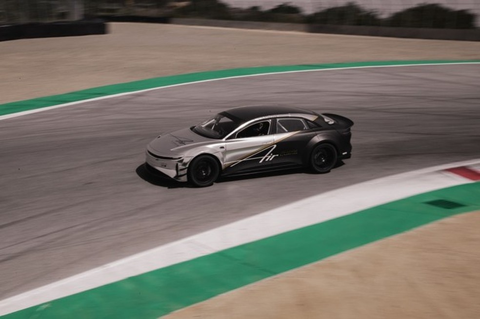 A diferença foi de 2 segundos pra o Mercedes AMG GT R — Foto: Divulgação