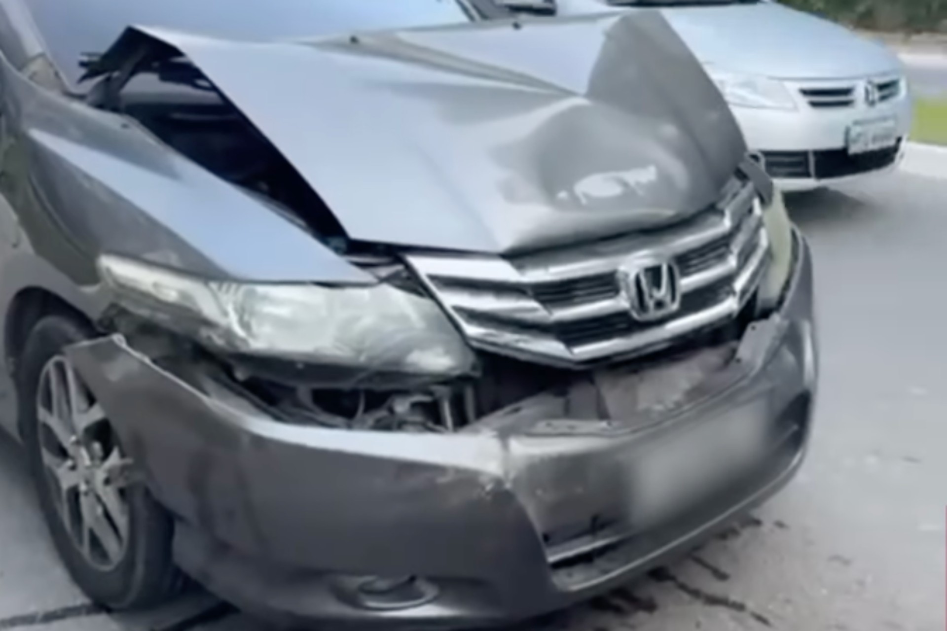Manobra do ‘pisca’ com carros da BYD mostra como perigo gera likes nas redes