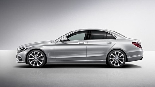 Mercedes-Benz Classe C ganha versão especial Edition 1