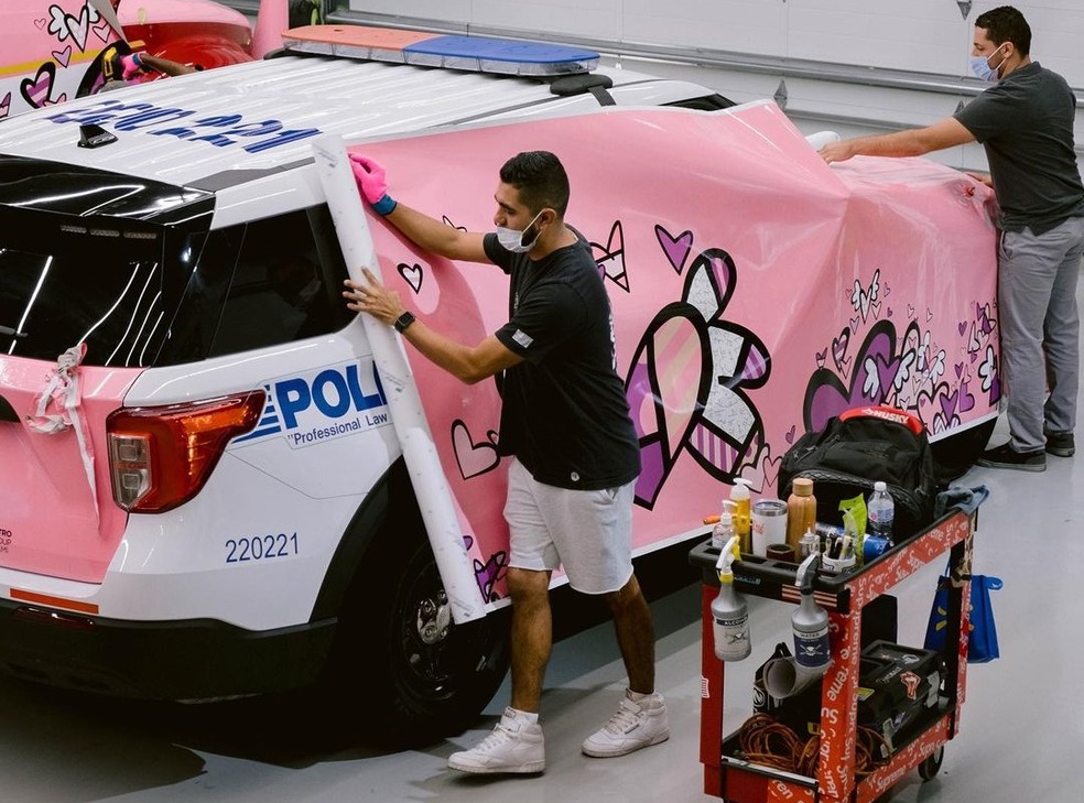 Ford Explorer da polícia de Miami é customizado com pintura de Romero Britto — Foto: Divulgação