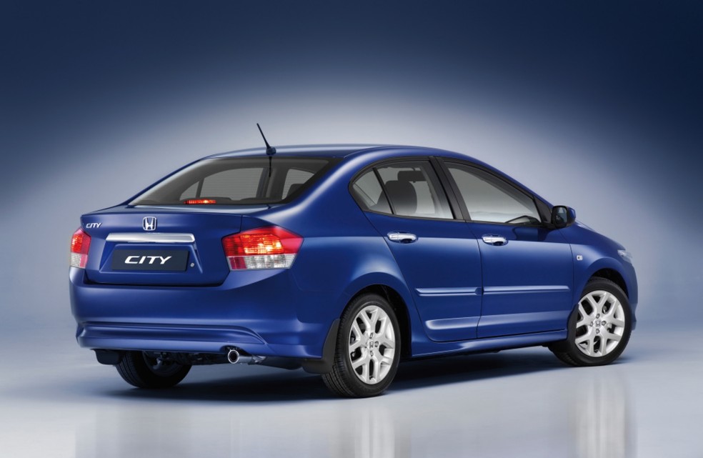 Honda City pode vir com ar-condicionado digital e sistema de som com entrada auxiliar — Foto: Divulgação/Honda