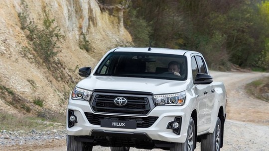 Toyota Hilux ganha versão especial na Europa e tem itens de segurança indisponíveis no Brasil
