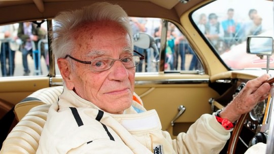 Piloto vivo mais velho a ter corrido na F1 é brasileiro e tem 100 anos