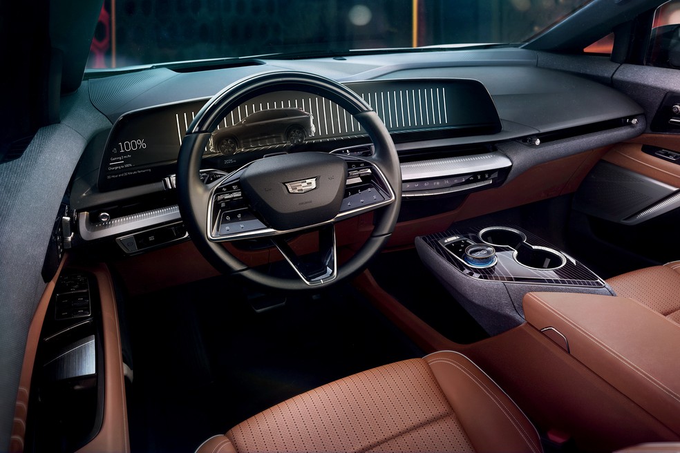 Cadillac Optiq tem quadro de instrumentos digital e central multimídia interligados e flutuantes, que somam 33 polegadas!  — Foto: Divulgação