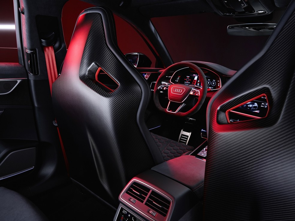 Audi RS6 Avant GT tem um interior quase todo feito de fibra de carbono — Foto: Divulgação