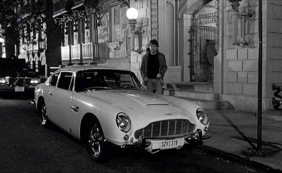 Em Celebridades, Keith Branagh possui um Aston Martin DB6 (Foto: Divulgação) — Foto: Auto Esporte