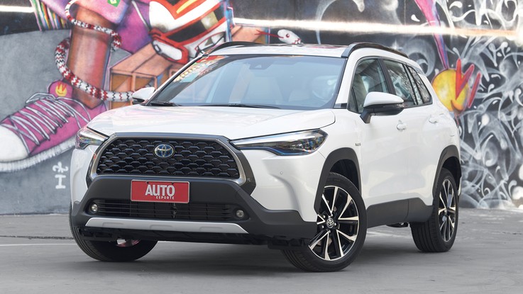 Corolla Cross tem ergonomia melhor, mas a falta de alguns recursos deixa evidente a necessidade de mudança