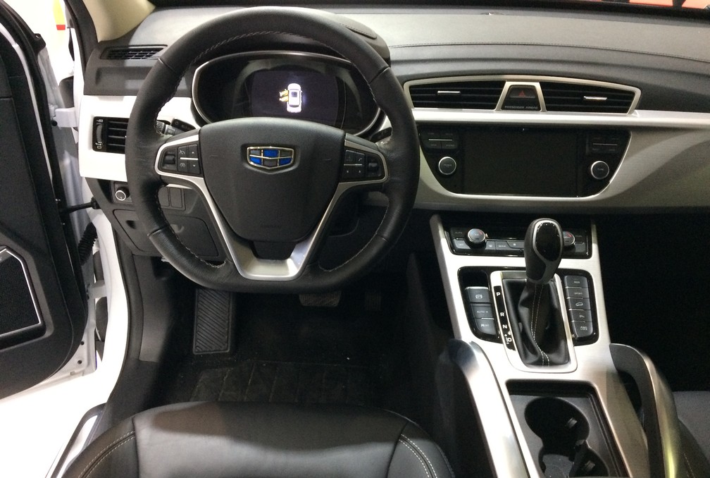 INterior do Geely Emgrand X7 Sport — Foto: Peter Fussy/G1