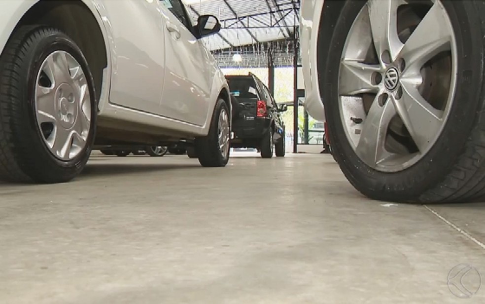 Vendas de carros zero crescem para empresas, mas ainda não para o consumidor. — Foto: TV Integração