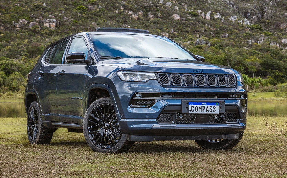 Jeep Compass 4xe some das lojas para ter versão híbrida mais barata