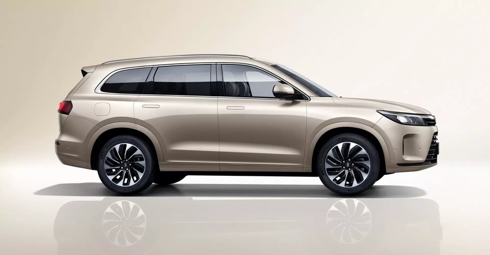 Seres M7 é maior que o Volvo XC90 — Foto: Divulgação