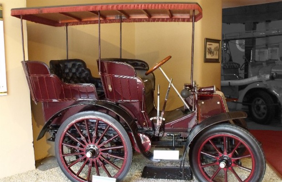 O Daimler Phaeton 1900 foi o primeiro carro real movido à combustão — Foto: Foto: Reprodução Wikimedia/Eddaido