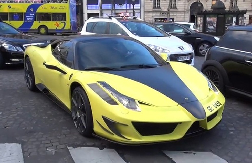 Ferrari 459 Saracusa dirigida pelo jogador Samuel Eto'o (Foto: Reprodução) — Foto: Auto Esporte