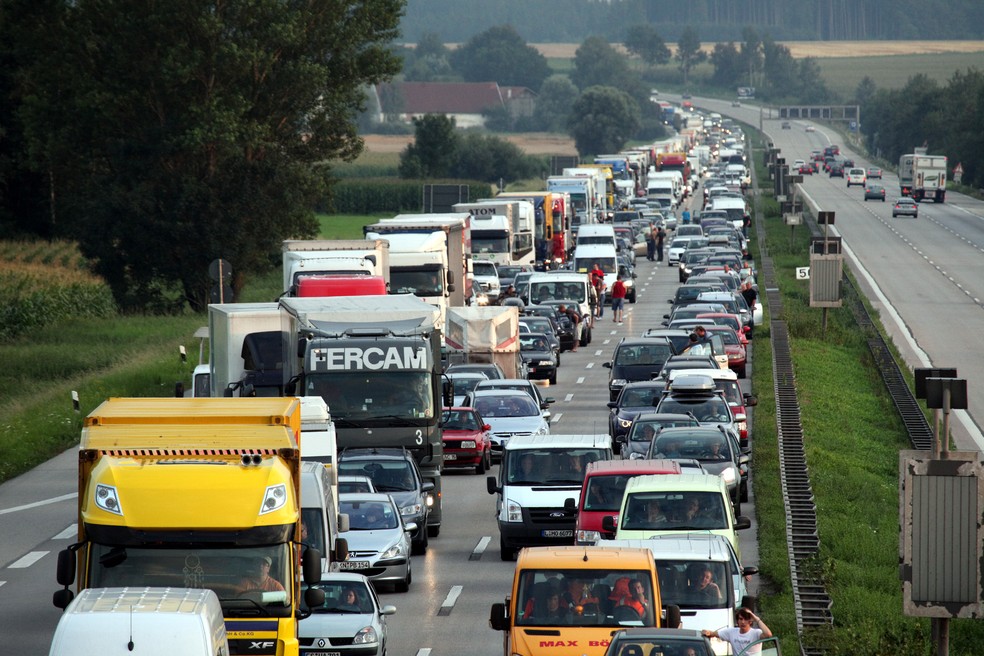 Trânsito em rodovia alemã — Foto: Divulgação/ADAC