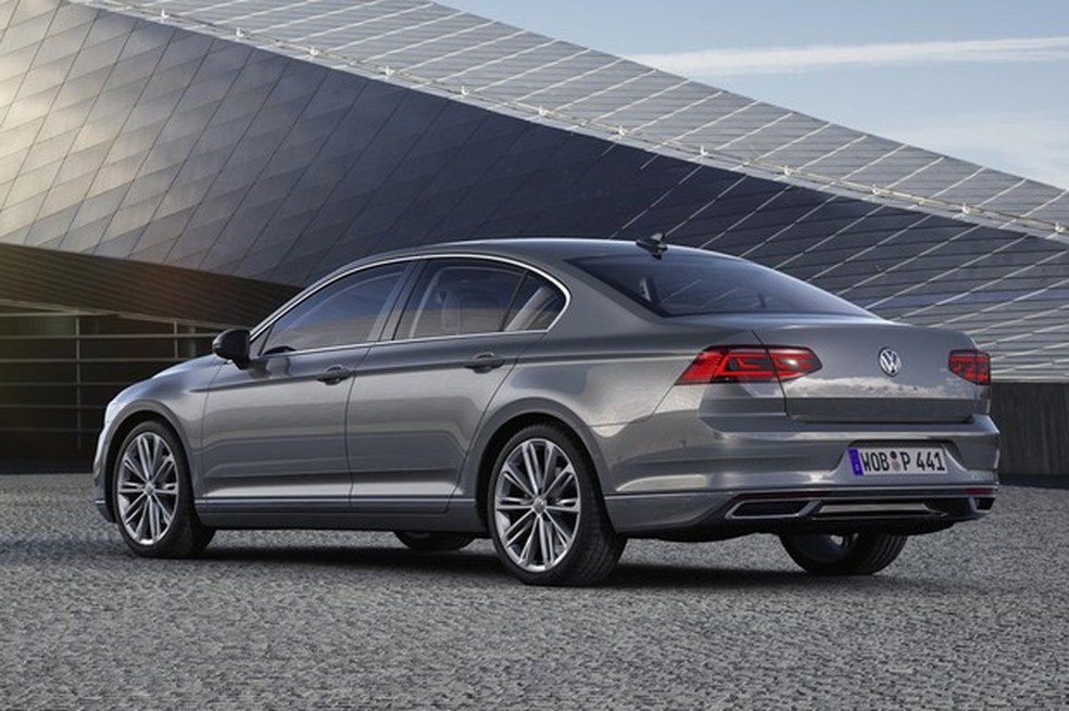 Traseira do Passat ganhou lanternas de LEDs com novos elementos (Foto: Divulgação) — Foto: Auto Esporte