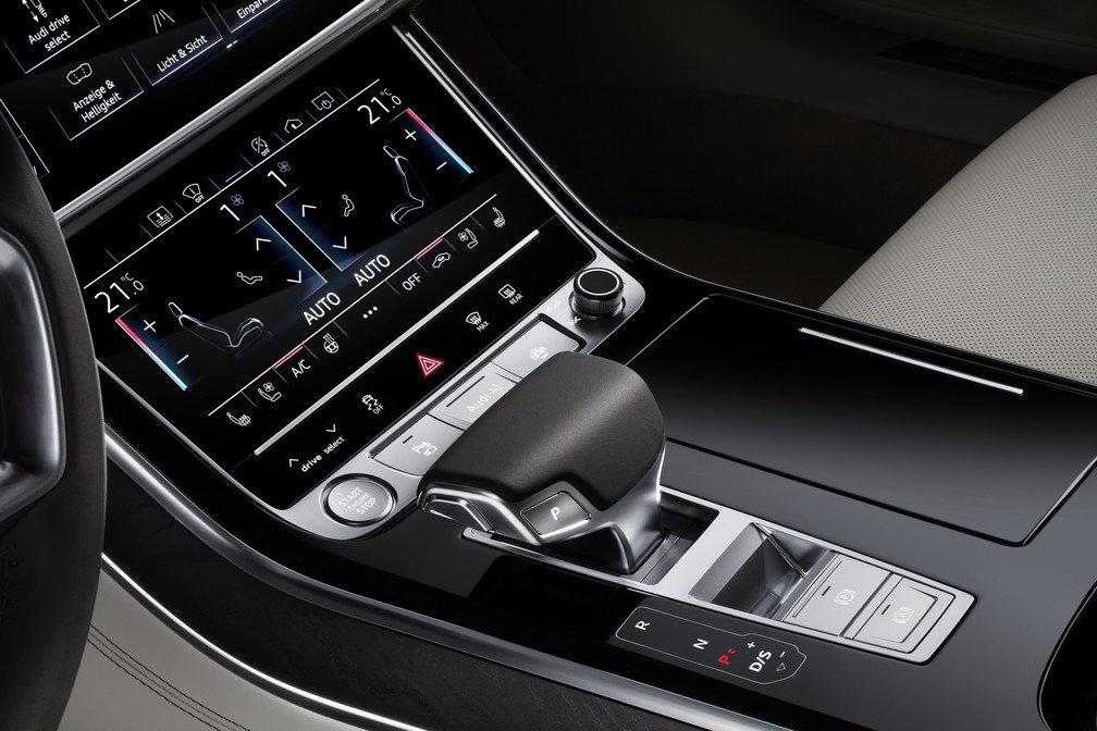 Interior do Audi A8 quase não tem botões — Foto: Divulgação