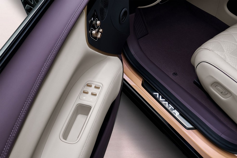 Caoa Changan Avatr 11 tem sistema de abertura de portas automático, com sensor de movimento  — Foto: Divulgação