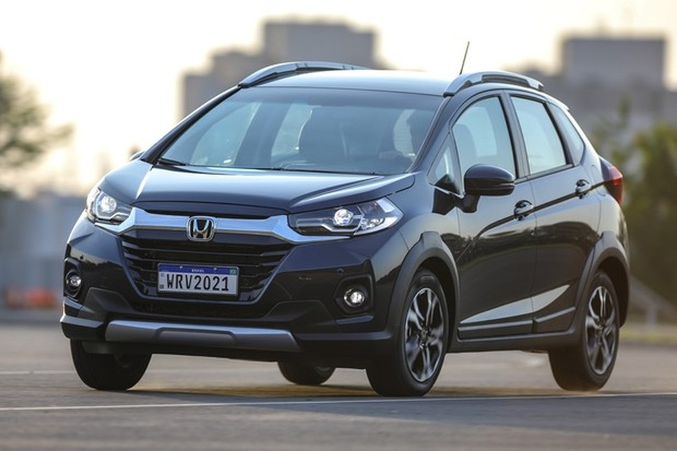 Barra cromada fico mais fina e reta e grade tem elementos horizontais (Foto: Divulgação) — Foto: Auto Esporte