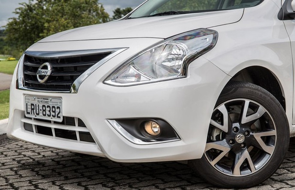 Faróis de neblina no Nissan Versa (Foto: Divulgação) — Foto: Auto Esporte
