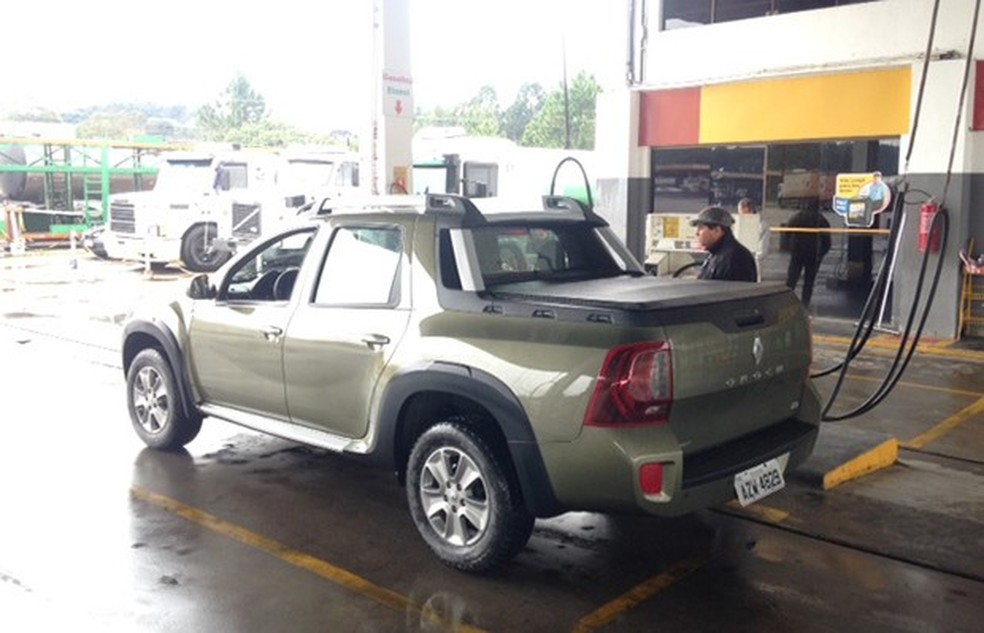 Na hora do posto, a Oroch poderia ter sido mais econômica (Foto: Julio Cabral/Auto News Brasil) — Foto: Auto Esporte