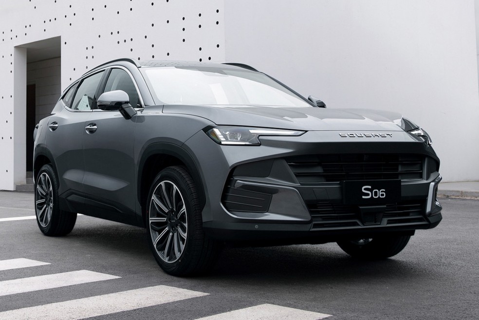 Soueast S06 está à venda no exterior desde 2024 — Foto: Divulgação