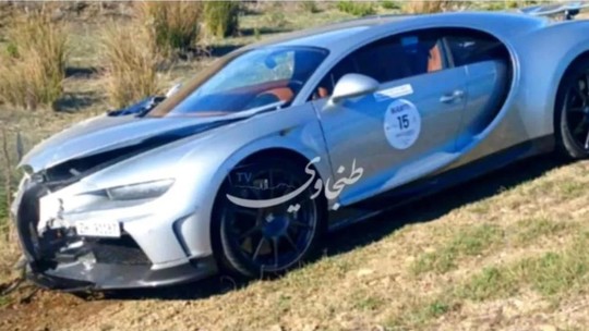 Barbeiragem? Dois Bugatti Chiron que somam R$ 50 milhões batem; assista