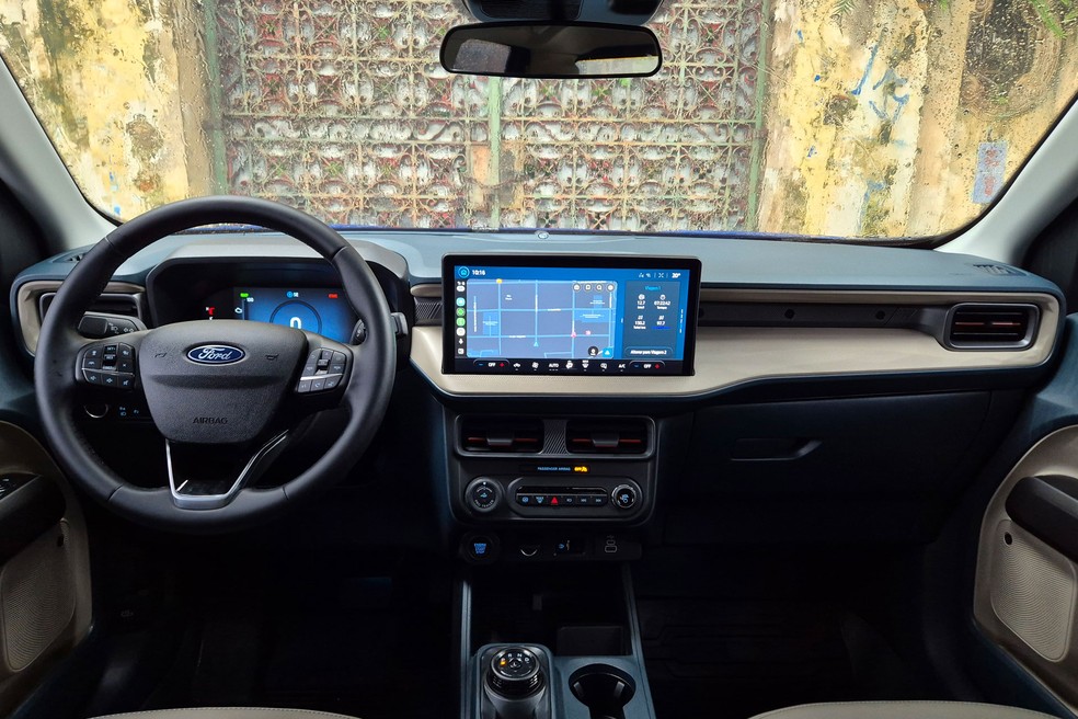 Interior da Ford Maverick Hybrid tem boa montagem, mas abusa do plástico duro — Foto: Caio Bednarski/Auto News Brasil