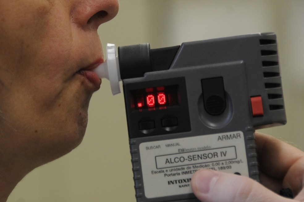 Em caso de teste de bafômetro positivo, a infração é considerada gravíssima  — Foto: Divulgação