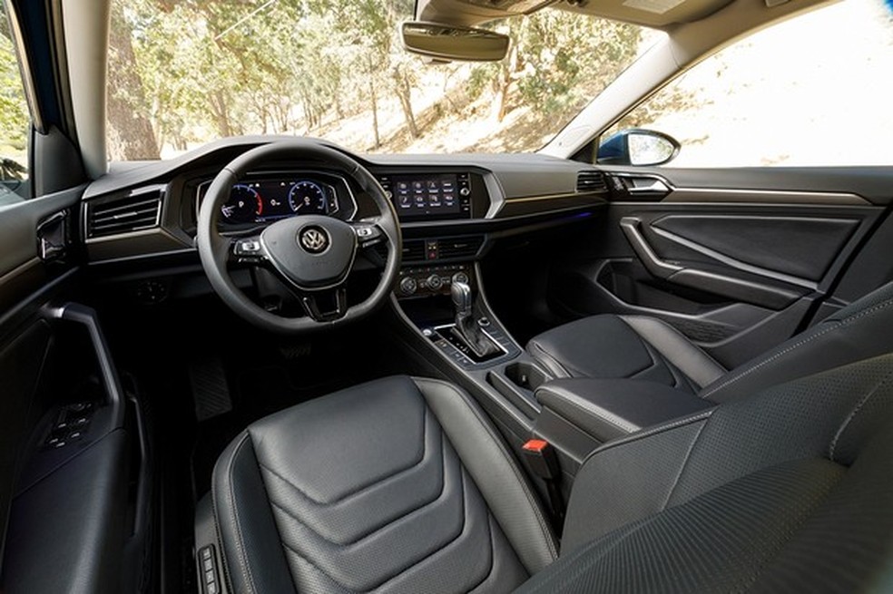 Versão GLI adicionará bancos dianteiros elétricos e novo volante (Foto: Divulgação) — Foto: Auto Esporte