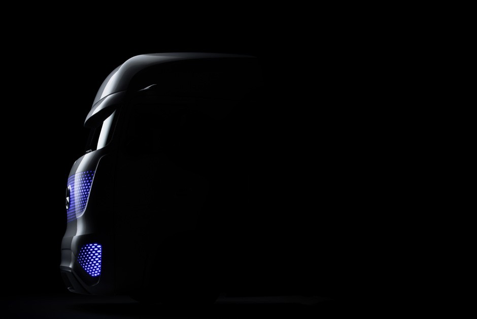 Caminhão tem linhas fluidas para garantir melhor aerodinâmica e economia de combustível