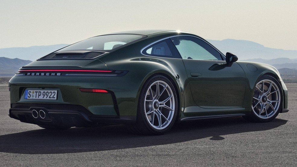 Novo Porsche 911 GT3 é equipado com rodas de 20 polegadas na dianteira e 21" na traseira  — Foto: Divulgação