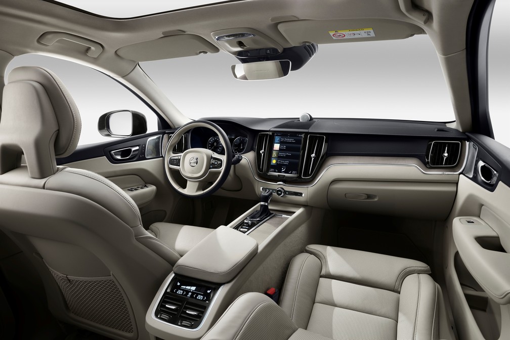 Interior do Volvo é bastante sóbrio — Foto: Divulgação