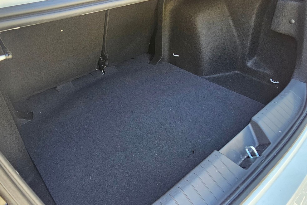 Fiat Cronos tem um dos maiores porta-malas da categoria  — Foto: Lucas Moraes/Auto News Brasil