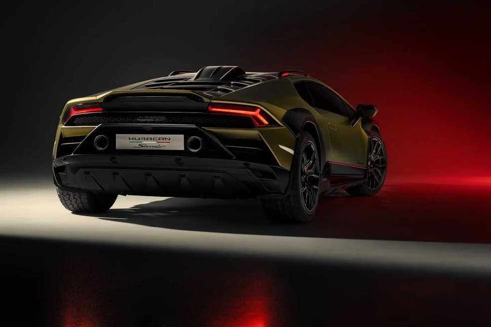 Lamborghini Huracán Sterrato é 4,4 cm mais alto em relação à versão urbana do esportivo — Foto: Divulgação