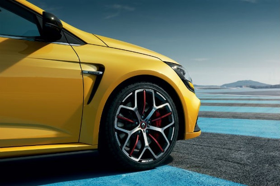 As rodas do Trophy possuem pinças vermelhas da marca italiana Brembo (Foto: Divulgação) — Foto: Auto Esporte