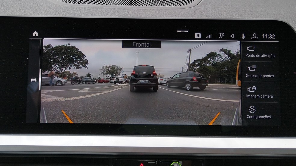 Com grande ângulo de abertura, câmeras frontais são especialmente úteis em saídas de garagens — Foto: Ulisses Cavalcante/Auto News Brasil